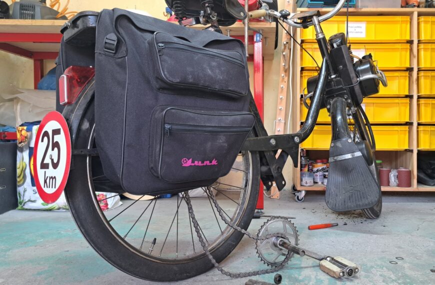 Příběh jednoho šroubu: Oprava stojanu na VeloSolex S2200